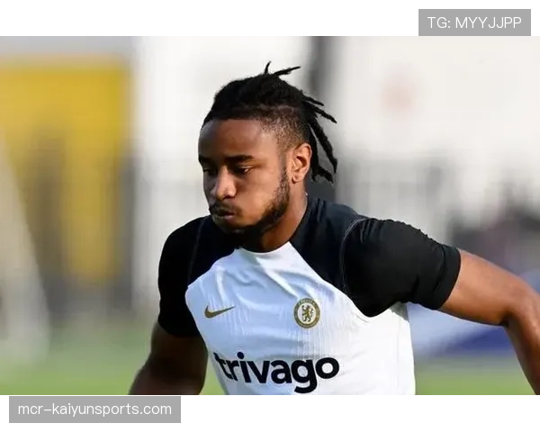 特写:伤愈复出的恩昆库在切尔西训练中首次演练波切蒂诺新“自由人”角色 特写:伤愈复出的恩昆库在切尔西训练中首次演练波切蒂诺新“自由人”角色